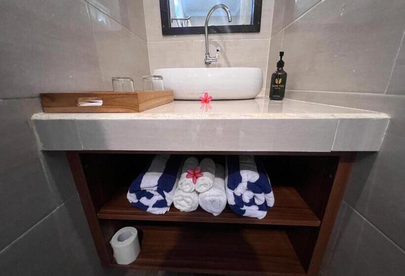 جناح جونيور مطلّ علي البحر, Grand Yuna Hotel Nusa Penida