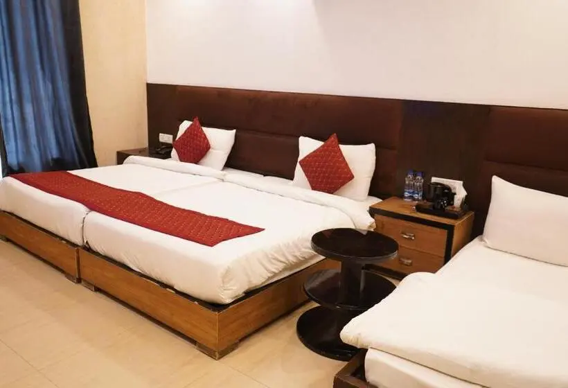 コンフォートトリプルルーム, O Delhi, Near Metro Station Karol Bagh
