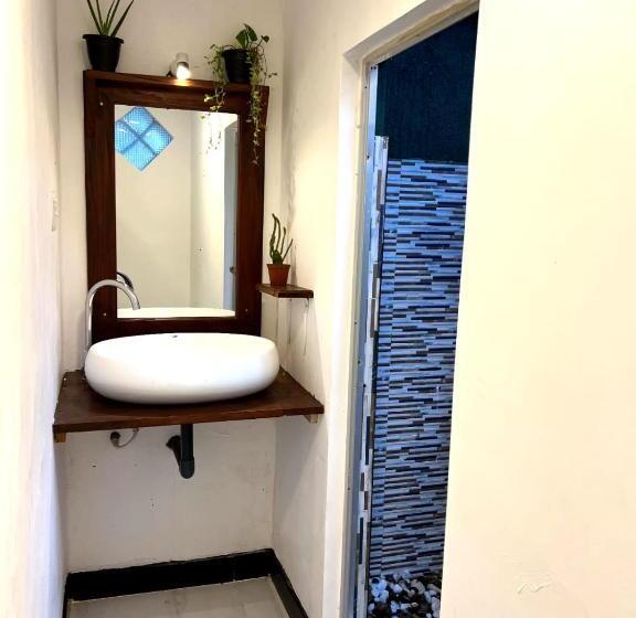 اتاق استاندارد با چشم‌انداز استخر, Mango Tree House Mirissa