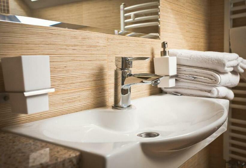 דירת חדר, 77 Restauracja Spa