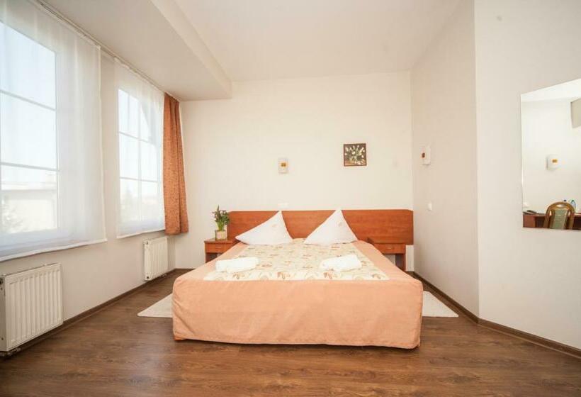 스탠다드 트리플 룸, Ada