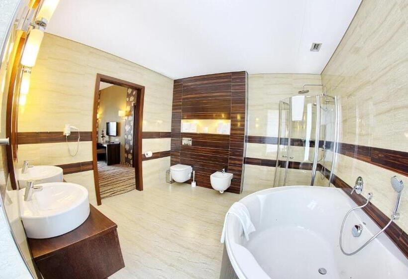 디럭스 스위트, Arkas