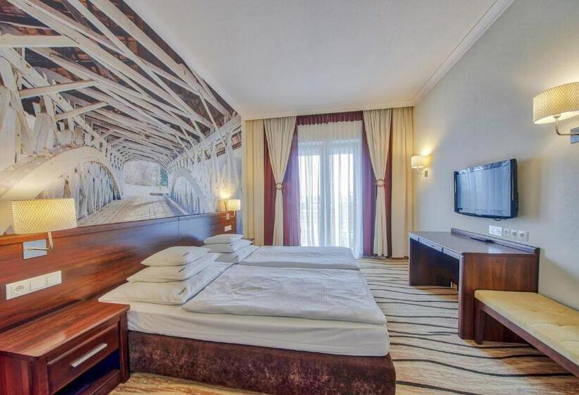 디럭스 스위트, Arkas