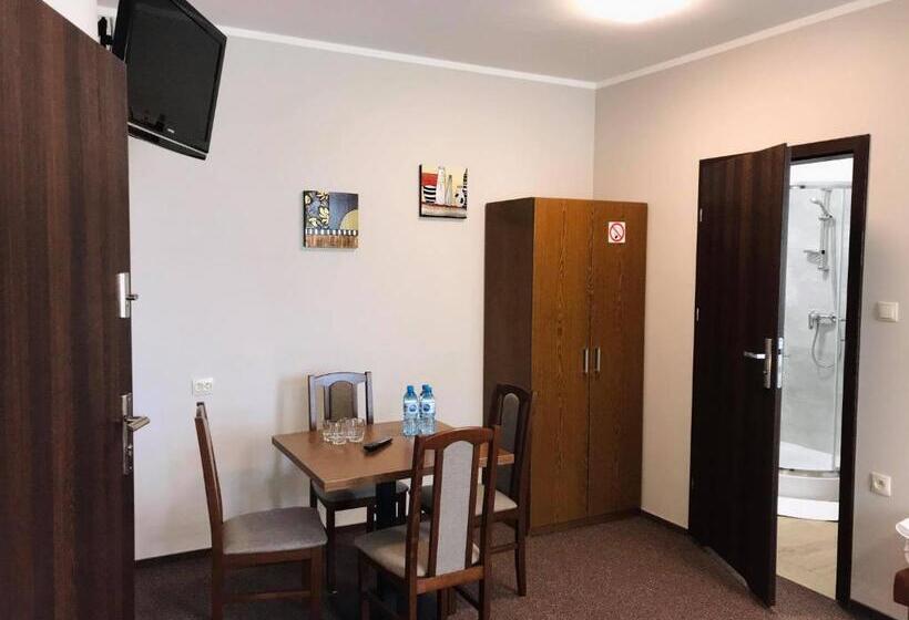 חדר סטנדרט לארבעה, Astral