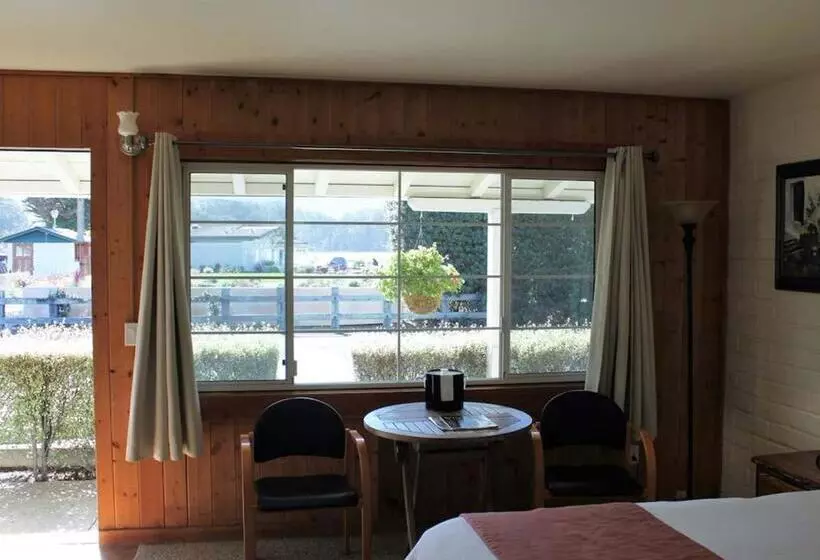 Standard Neljän Hengen Huone Puutarhanäkymä, Back Bay Inn