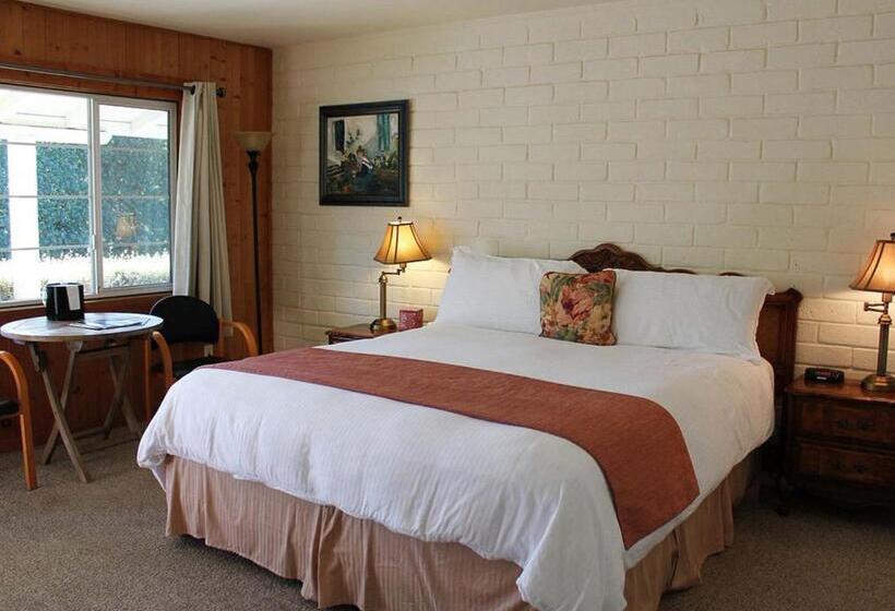 חדר לארבעה סטנדרטי עם נוף לגינה, Back Bay Inn