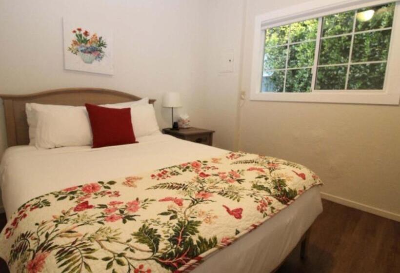 חדר לארבעה סטנדרטי עם נוף לגינה, Back Bay Inn