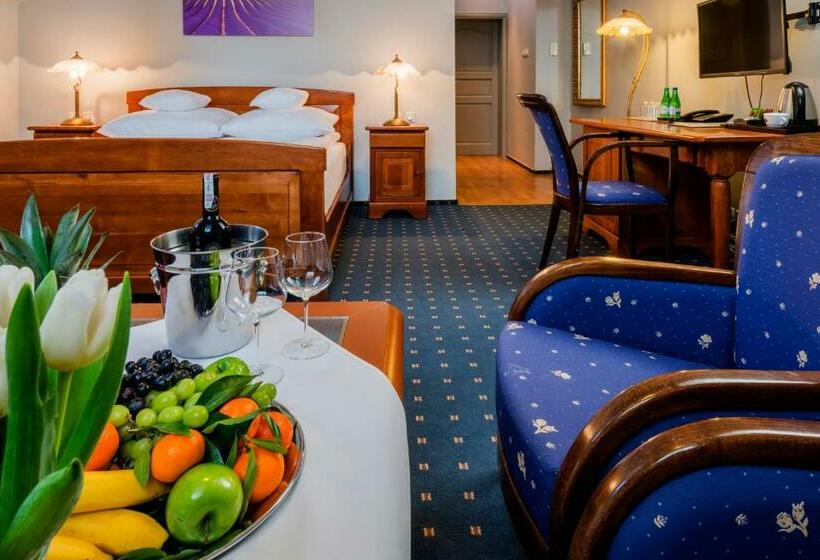 Апартаменты 1 Спальня, Dworek 1885