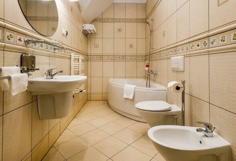 Апартаменты 1 Спальня, Dworek 1885