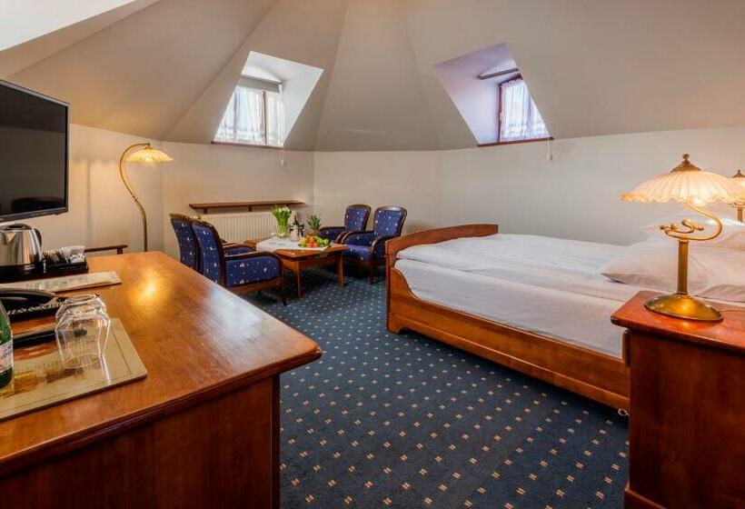 Апартаменты 1 Спальня, Dworek 1885