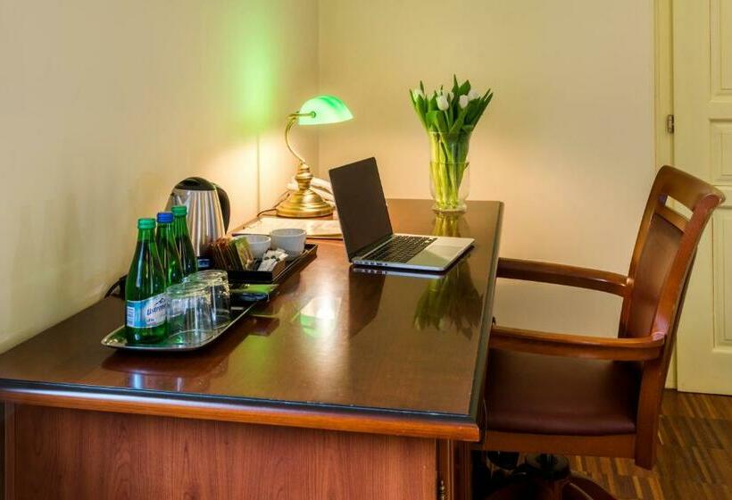 Апартаменты 1 Спальня, Dworek 1885