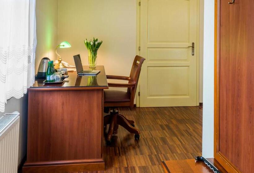 Апартаменты 1 Спальня, Dworek 1885