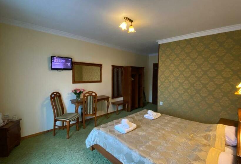 غرفة قياسية مزوَّدة بشُرفة, Dworek Bursztynowy