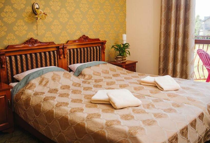 غرفة قياسية مزوَّدة بشُرفة, Dworek Bursztynowy