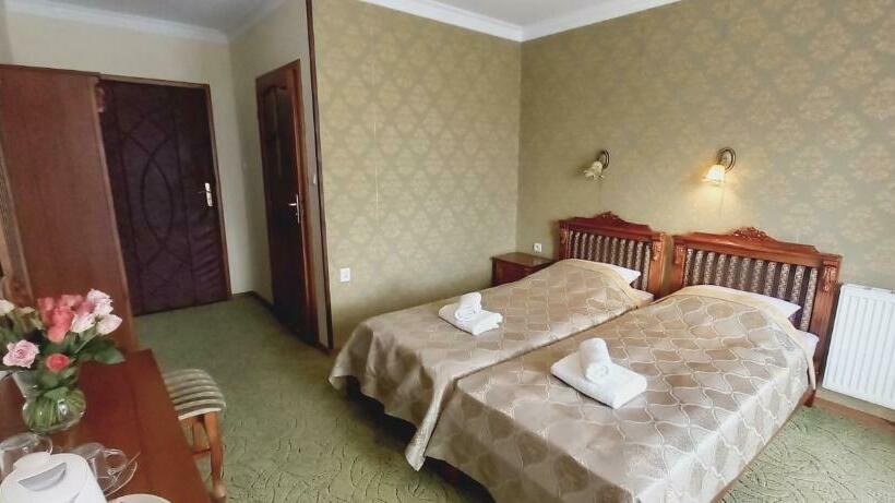 غرفة قياسية مزوَّدة بشُرفة, Dworek Bursztynowy