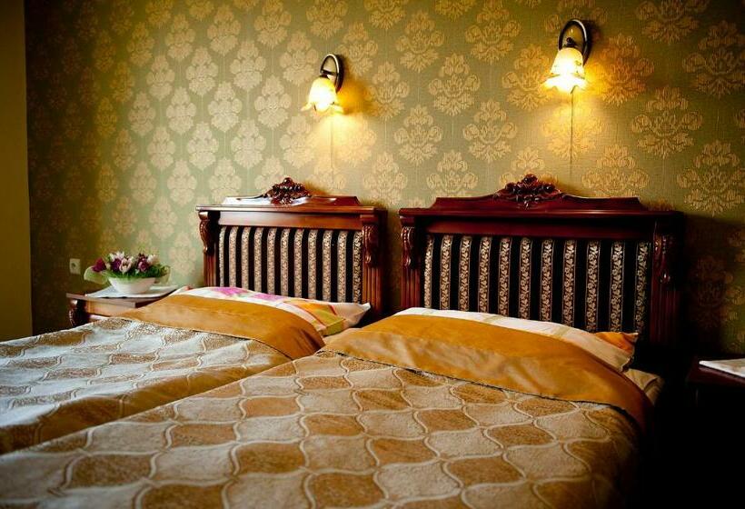 غرفة قياسية مزوَّدة بشُرفة, Dworek Bursztynowy