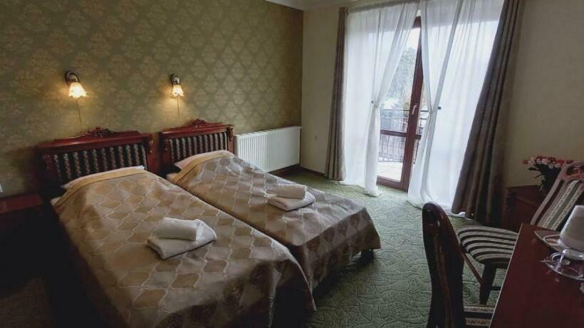 غرفة قياسية مزوَّدة بشُرفة, Dworek Bursztynowy