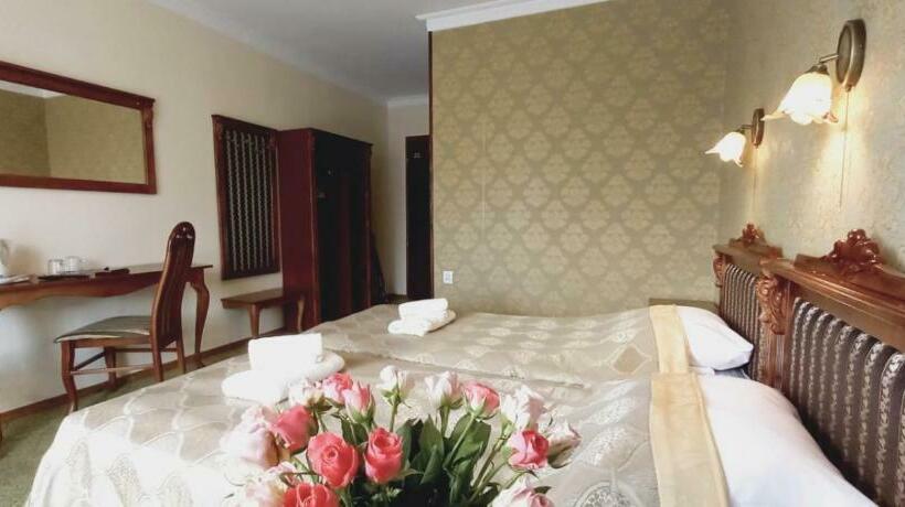 غرفة قياسية مزوَّدة بشُرفة, Dworek Bursztynowy