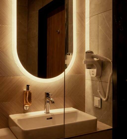 スタンダードルーム, Dwor W Tomaszowicach