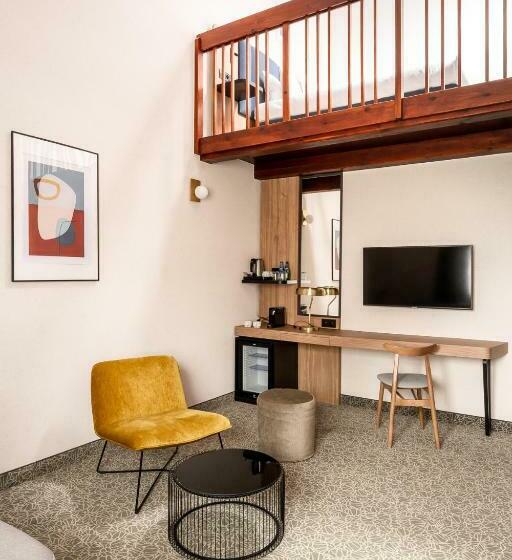 スタンダードスタジオ, Dwor W Tomaszowicach