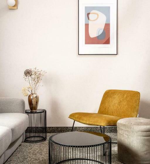 スタンダードスタジオ, Dwor W Tomaszowicach