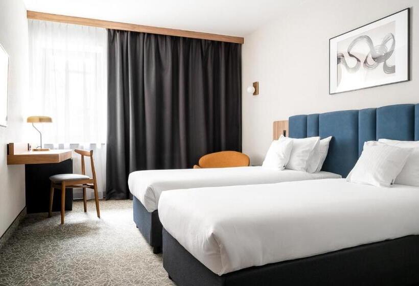 スタンダードルーム, Dwor W Tomaszowicach