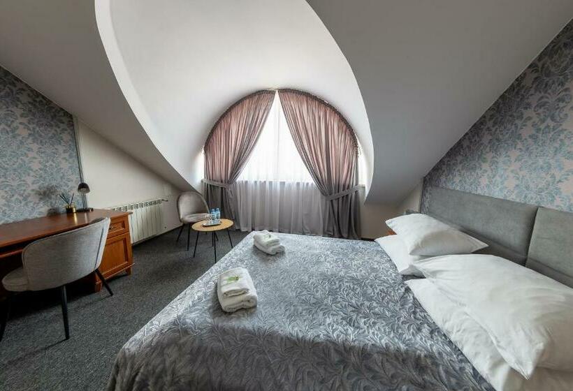 Номер Стандарт, Everest