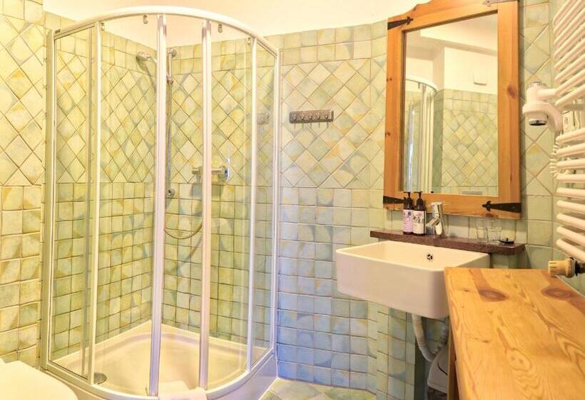 اتاق لوکس, Joseph Conrad Spa & Wellness