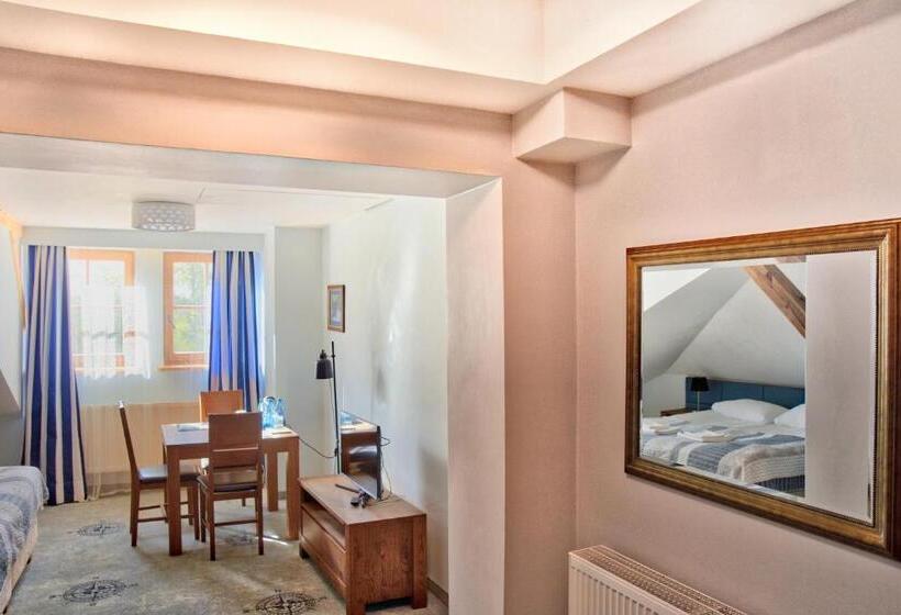 اتاق استاندارد سه نفره, Joseph Conrad Spa & Wellness