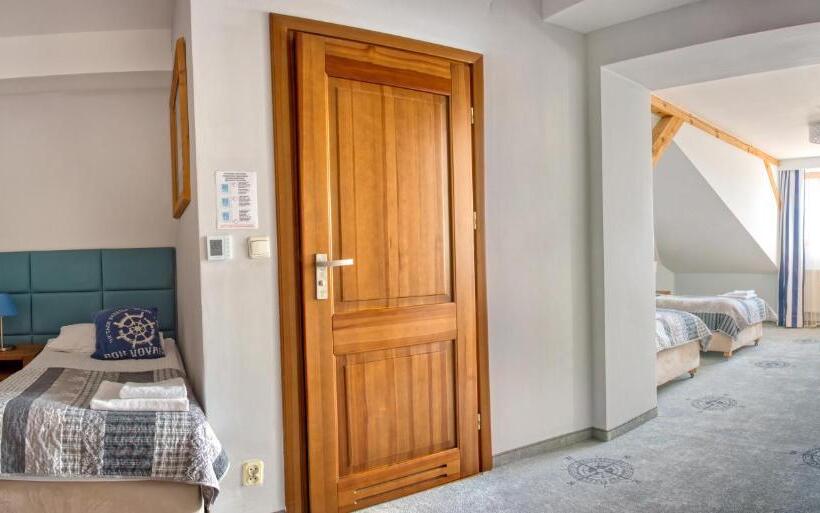 اتاق استاندارد سه نفره, Joseph Conrad Spa & Wellness