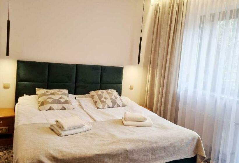 דירת חדר, Kama Park