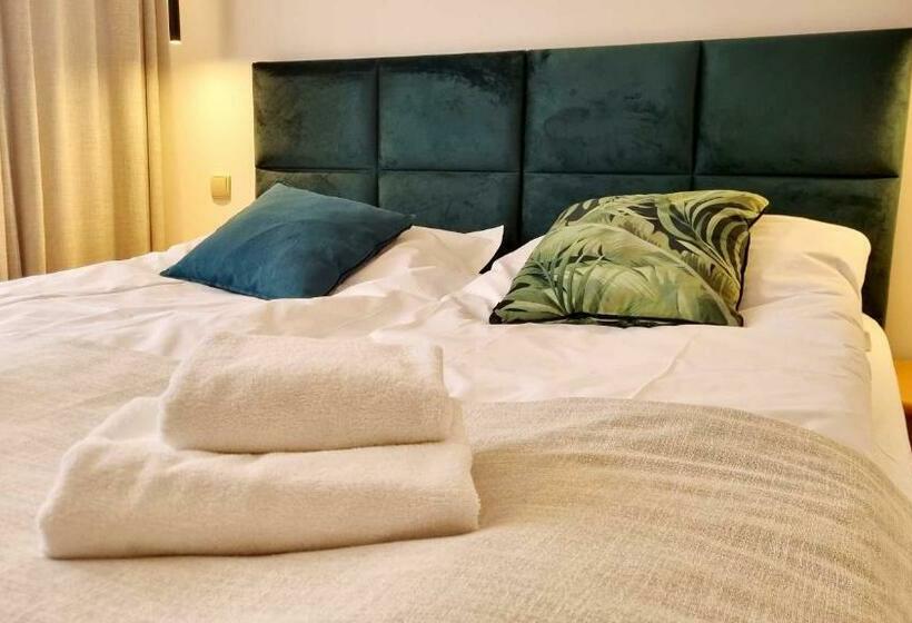 דירת חדר, Kama Park