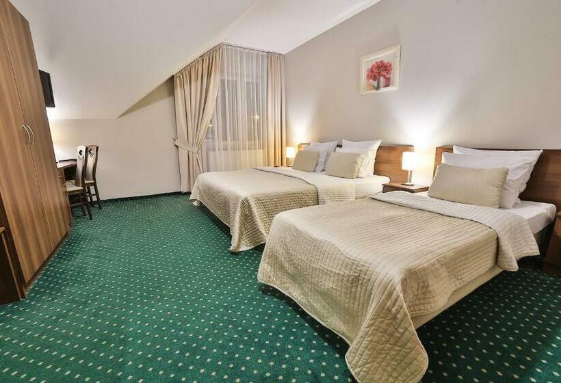 חדר קומפורט לשלושה, Kantoria