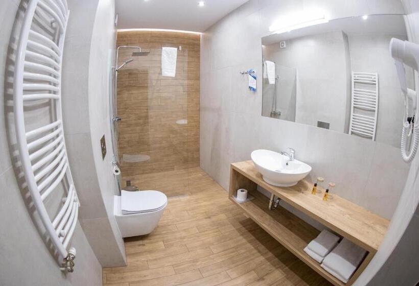 חדר דלוקס, Kantoria