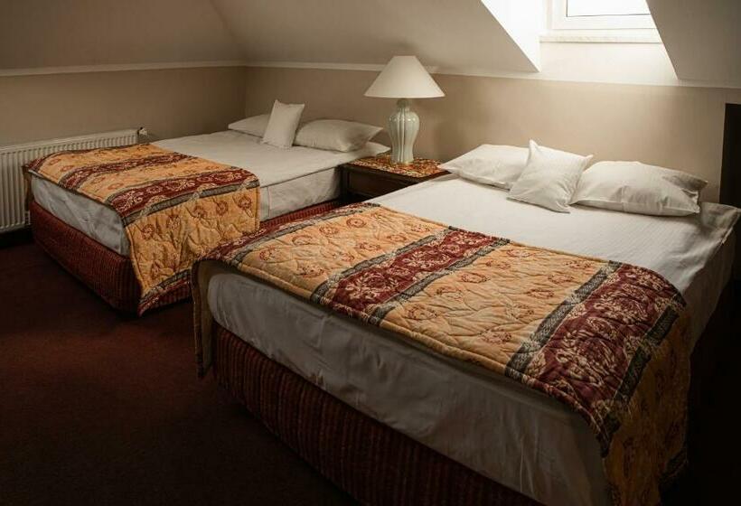 חדר משפחתי, Pałac Bielawa