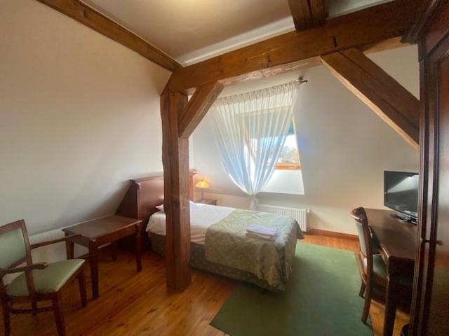 标准单人间, Pałac W Rymaniu