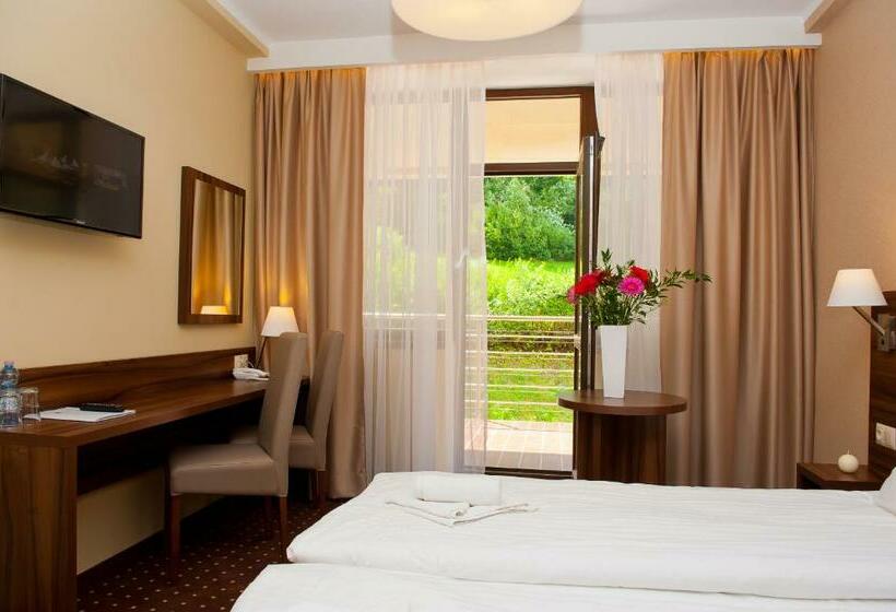 标准工作室带阳台, Podium