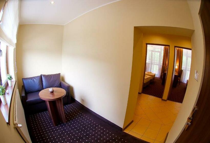 标准工作室带阳台, Podium