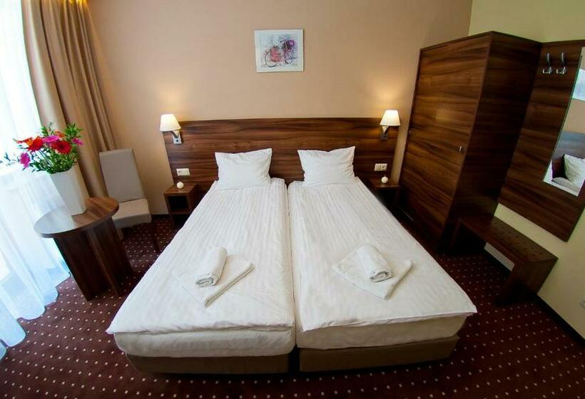 标准工作室带阳台, Podium