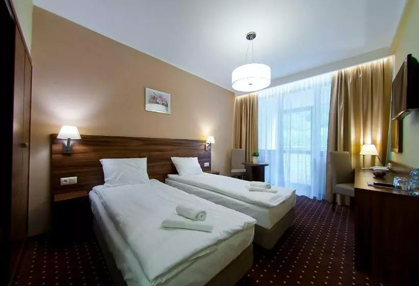 Pokój Trzyosobowy Standard z Balkonem, Podium