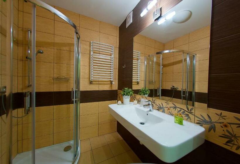 Quarto Triplo Estandar com Sacada, Podium