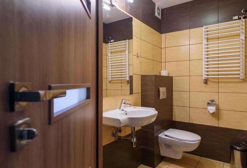 标准工作室带阳台, Podium