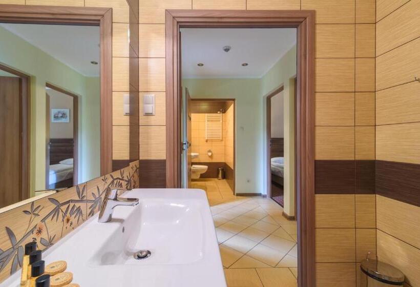 标准工作室带阳台, Podium