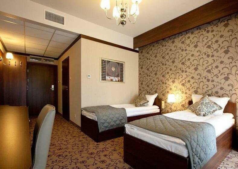 Quarto Quádruplo Estandar, Restauracja Platan