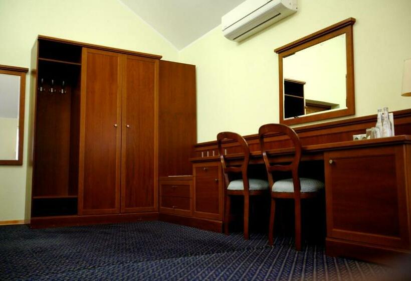 经典单人间, Zajazd Witnica