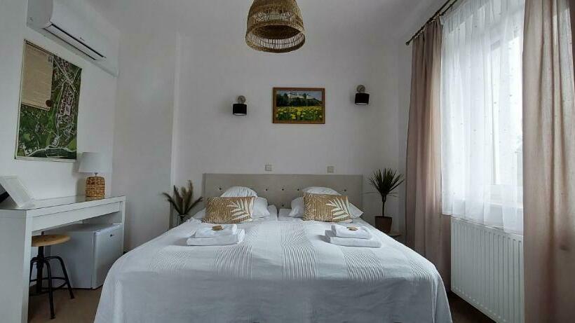 スタンダードルーム, Sandomiria