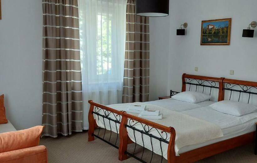 スタンダードルーム, Sandomiria