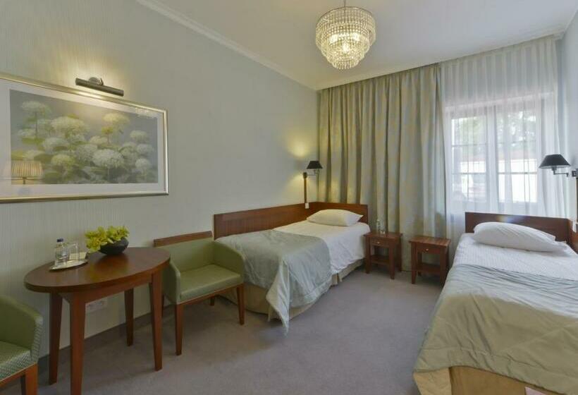 اتاق اکونومی, Skala