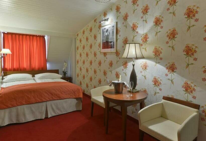 اتاق کلاس بیزنس, Skala