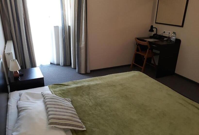 Quarto Estandar, Solec